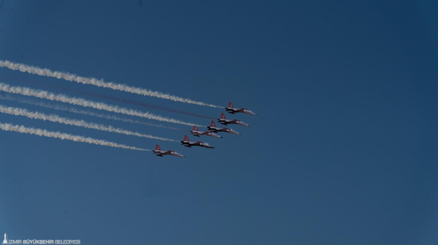 İzmir semalarında “kurtuluş” coşkusu